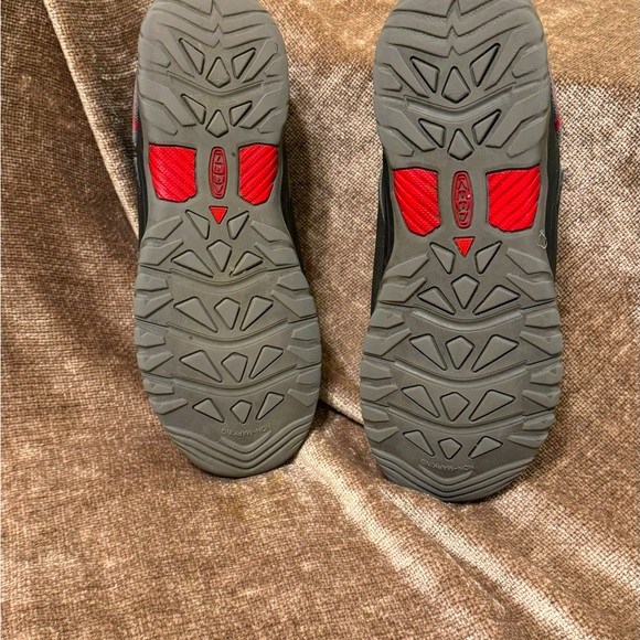 Waterproof Keen boots - Picture 2 of 11